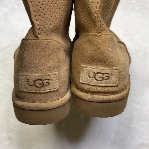 UGG Australia Woman’s US 9 Unlined Classic Mini Perf Suede Boots - Picture 4 of 11